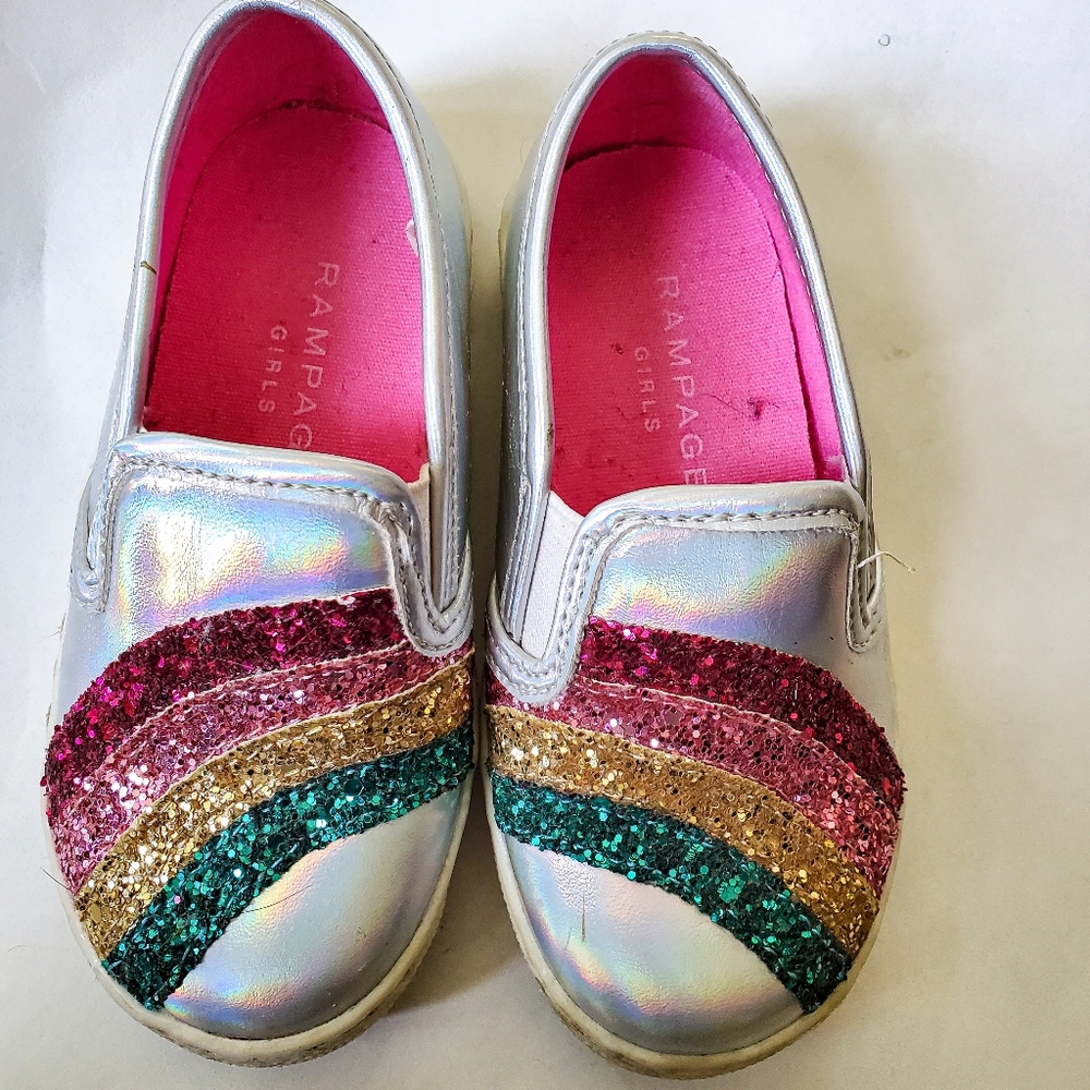Girl's shoes.